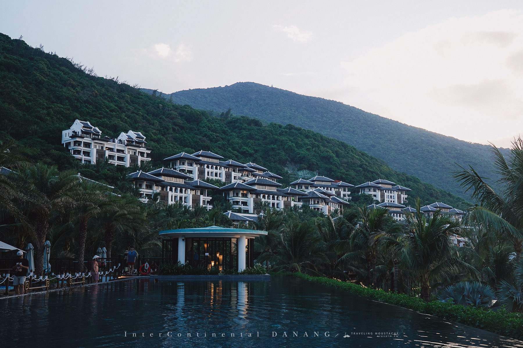 峴港洲際陽光半島度假酒店開箱|奢旅越南山茶半島,與山海共眠,遇見設計大師 Bill Bensley 的奇幻世界 - 第60張圖 峴港洲際陽光半島度假酒店開箱|奢旅越南山茶半島,與山海共眠,遇見設計大師 Bill Bensley 的奇幻世界