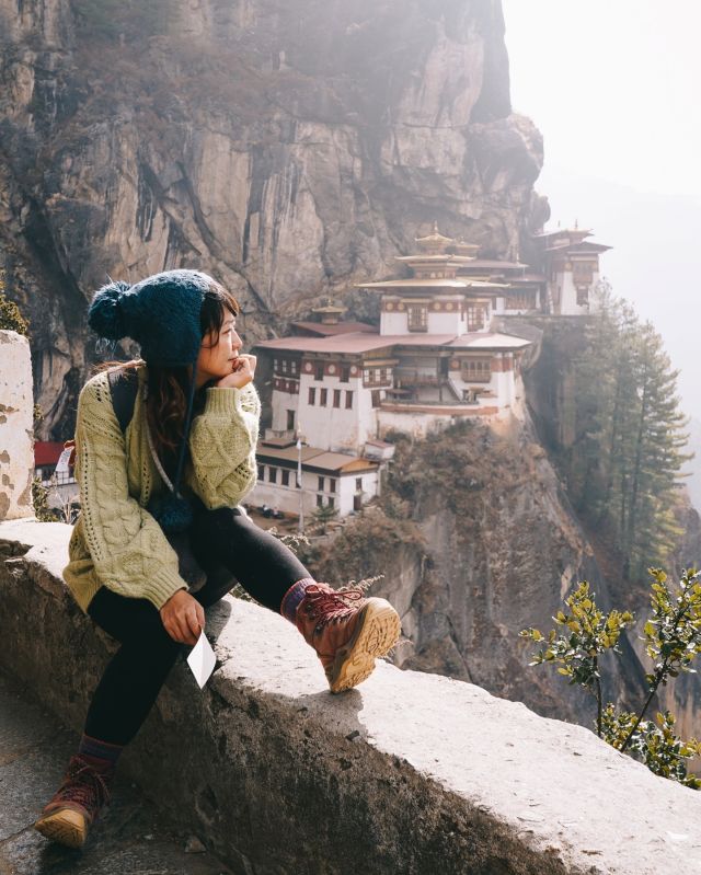 🇧🇹 新文章：為什麼你該去不丹旅行
-
古老寺院依偎著懸崖與山谷，五彩經幡於風中烈烈飛揚，原始森林的無盡綠意沿著白雪皚皚的山峰與寧靜村莊鋪展綿延 —— 面積僅有 38,394 平方公里的不丹座落於西藏與印度之間，卻是全球最少人探訪的目的地之一。

說起不丹，很多人的印象或許都停留在梁朝偉與劉嘉玲的婚禮、不丹的帥氣國王、又或是那個號稱全球最幸福的國度？然而，這個小小的喜馬拉雅王國遠不止於此。
/
昨日結束了一場不丹講座，趁著製作簡報，順道也把裡頭關於「不丹玩什麼」的內容整理成了文章。

如果你曾好奇不丹有什麼好玩，新文章裡有我心中不丹值得一去的 12 個理由，以及我在不丹最喜歡的一些景點與體驗。

分享給也對不丹感興趣的你們❤️😌

🔗 travelm.tw
-
#俏鬍子遊不丹 
#不丹 #不丹旅遊 #不丹之旅 #bhutan #bhutantravel #bhutan_ig #bhutantourism